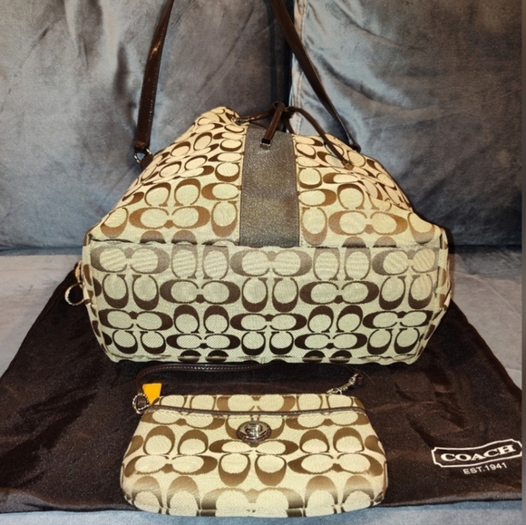 NWOT COACH BUNDLE SIGNATURE MONOGRAM SHOULDER BAG & MATCHING WRISTLET & DUSTBAG - Picture 14 of 14